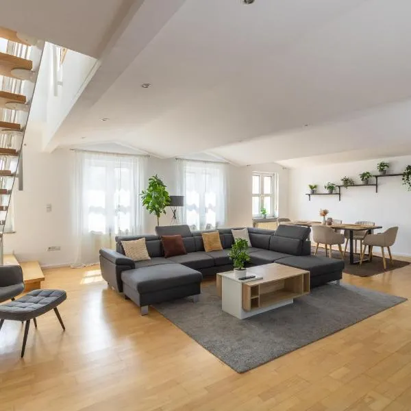 Penthouse-Maisonette - City Center, Highspeed Internet, Garage，位于沃尔姆斯的酒店