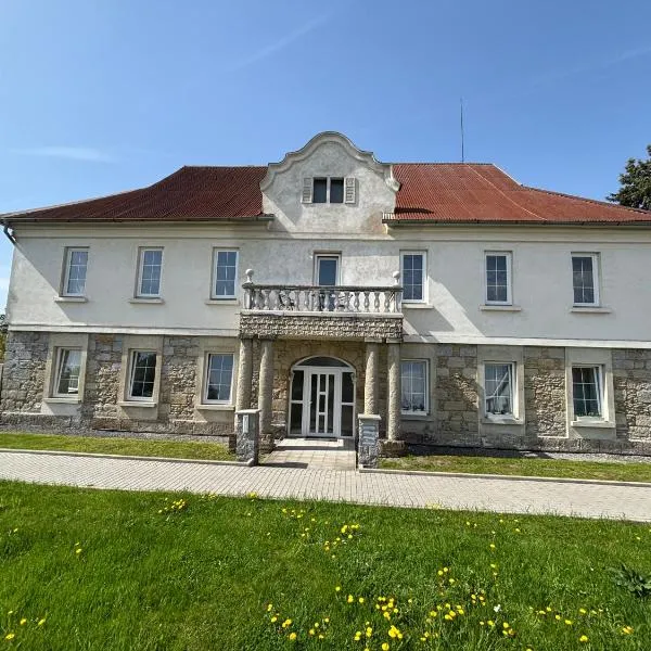 Vila Bílý Jelen apartments Ralsko，位于Kuřívody的酒店