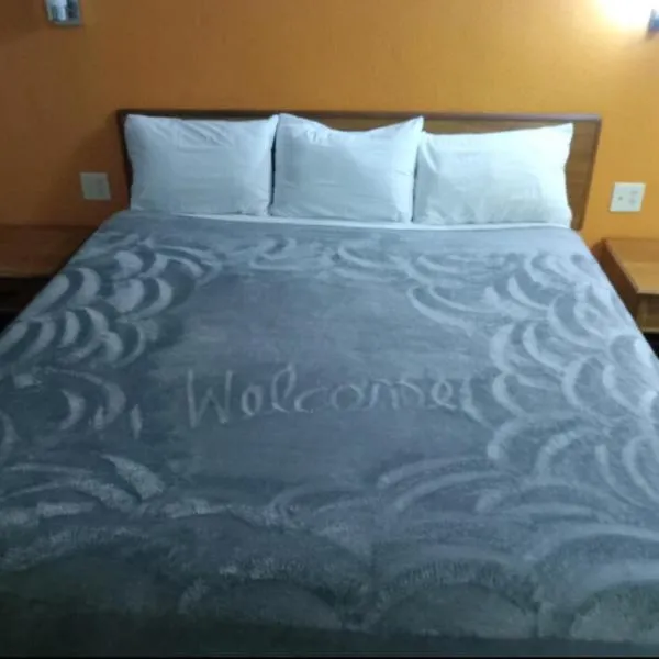 King Bed Hotel Studio 210，位于利文斯顿的酒店