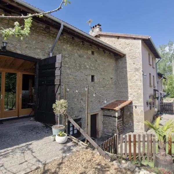 La Maison Rose Bertignat，位于Bertignat的酒店