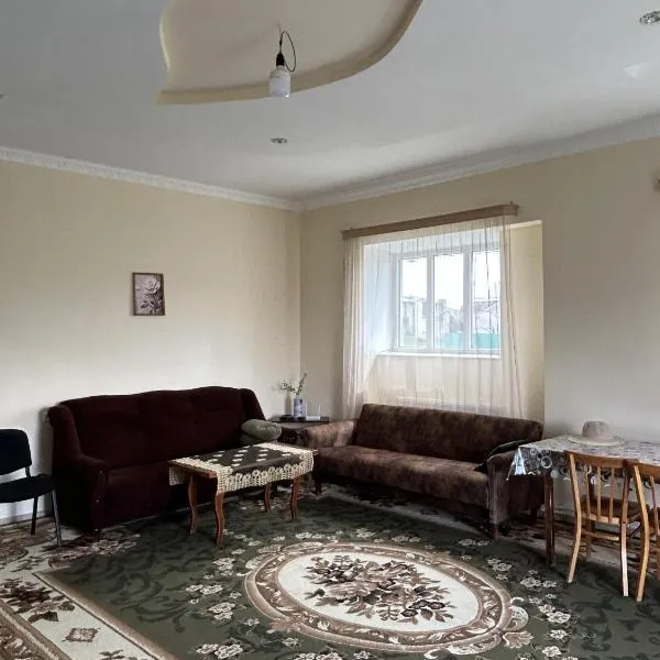 Entire one-bedroom apartment-studio，位于Ninotsminda的酒店