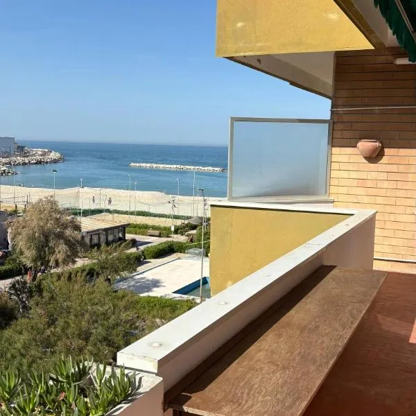 Adriatico 98，位于法诺的酒店