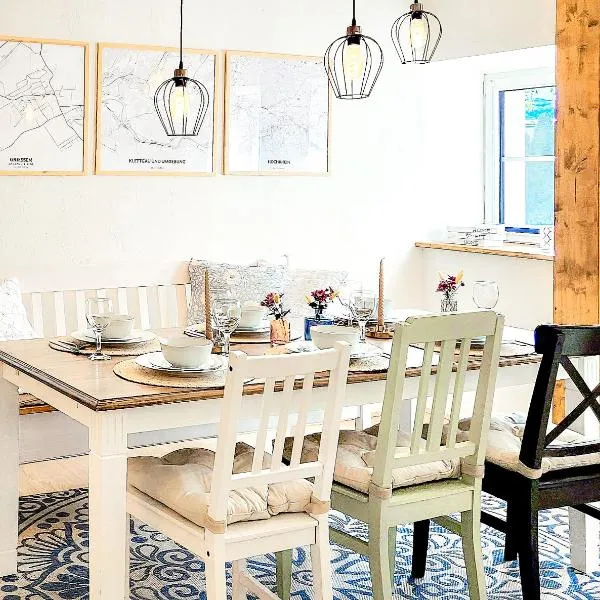 Apartment Südwind - Beautiful premium apartment with 2 bedrooms near Rhine Falls & Zurich Airport in Klettgau，位于Klettgau的酒店