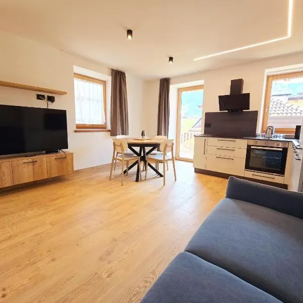 Alpine Lodge Tesero - Alpine Stay Apartments，位于泰塞罗的酒店