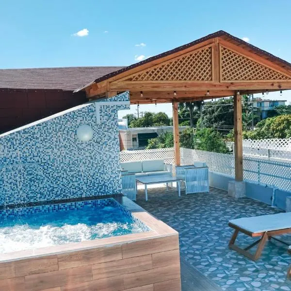 Rooftop with Pool, La Romana, Villa Doña Julia, At Paula Isabel,位于拉罗马纳的酒店