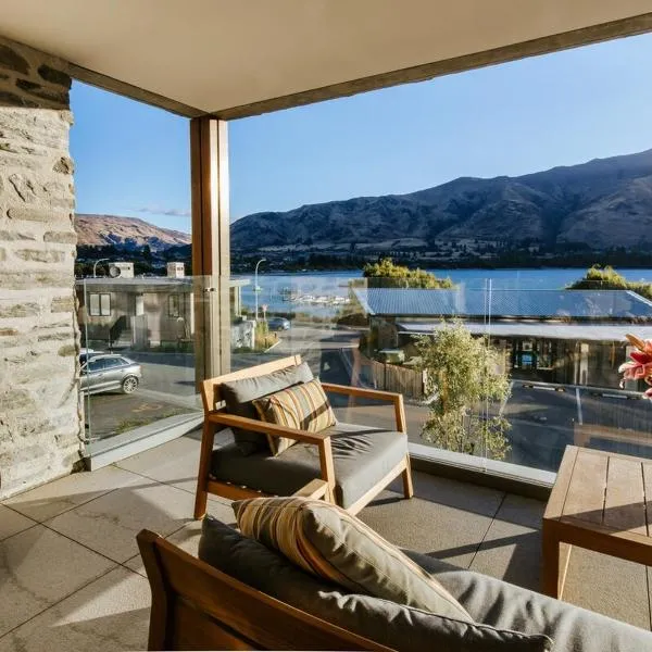 Lakeside central 3 bdrm Luxury!，位于瓦纳卡的酒店