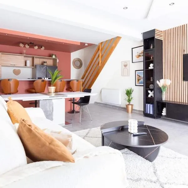 Loft tout confort avec parking et à moins 15 min Caen et des Plages，位于Démouville的酒店