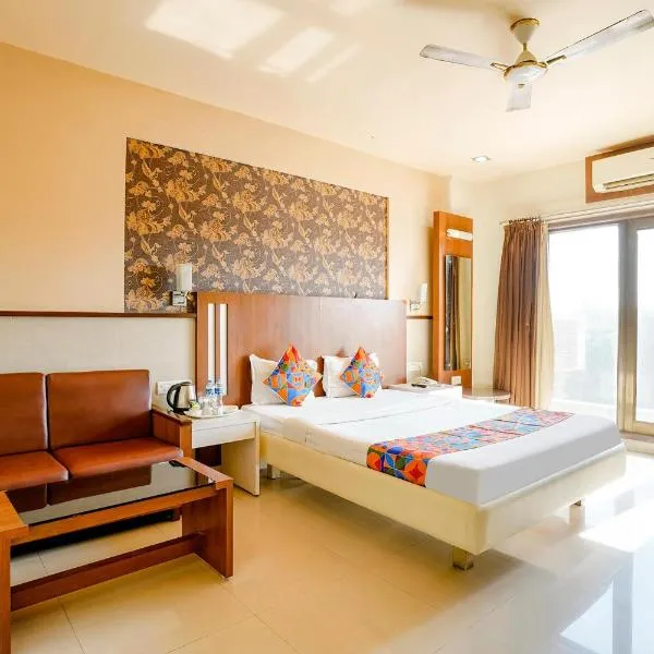 FabHotel Devanshi Inn，位于Kalamboli的酒店