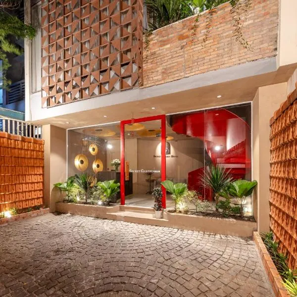 Secret Gar-den Hotel Phan Huy Ich，位于胡志明市的酒店