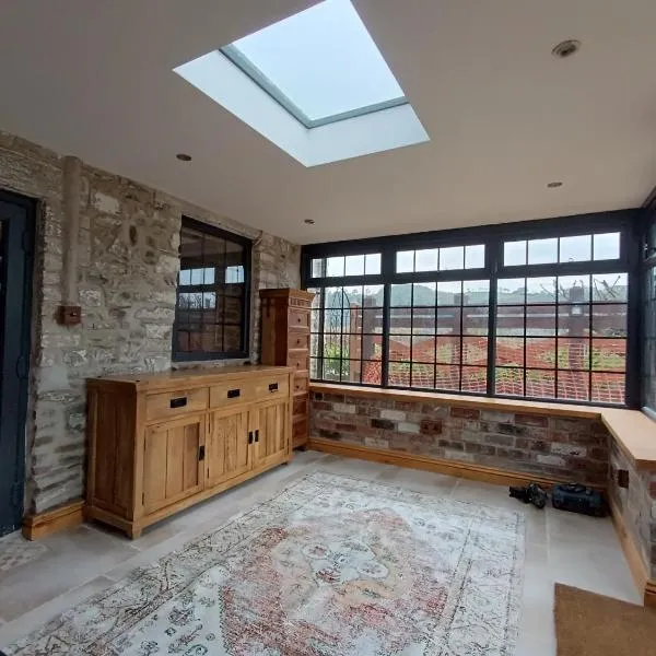 A peaceful cottage in the countryside，位于Abermule的酒店