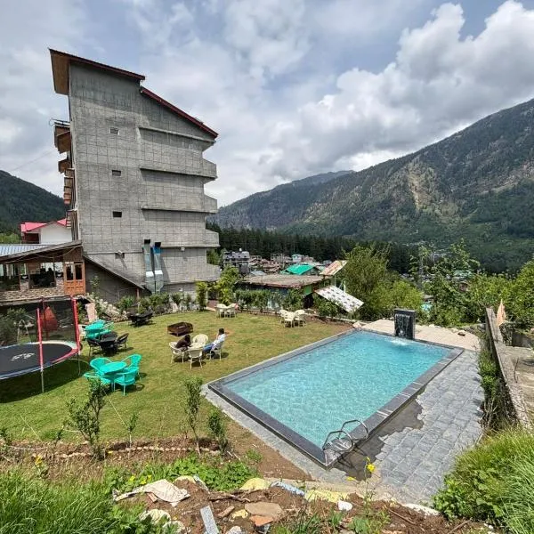 Hotel Smugglers Mountain View - central heated & air Cooled #Free Pick from Volvo Bus Stand，位于马拉里的酒店
