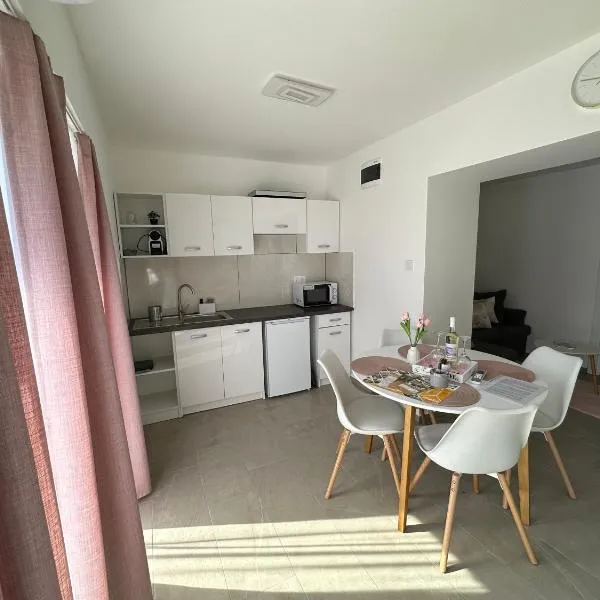 Holdfény apartman，位于毛科的酒店