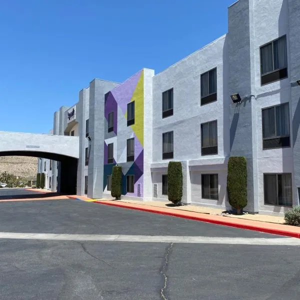 Spark by Hilton Yucca Valley Joshua Tree，位于丝兰谷的酒店