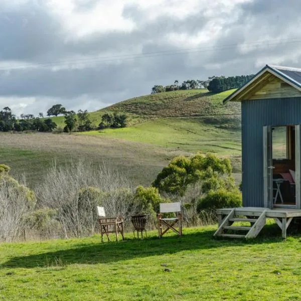 Deep Creek Sunset by Tiny Away，位于Romsey的酒店