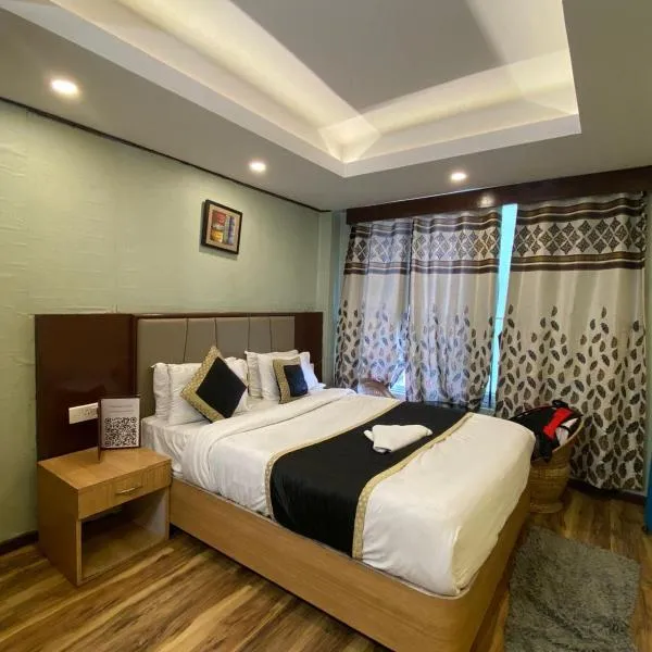 Hotel Mathura Central inn Best Selling Hotel - Free Pick up from Railway Station - Best Rated Area - Unlimited 5g Internet，位于马图拉的酒店