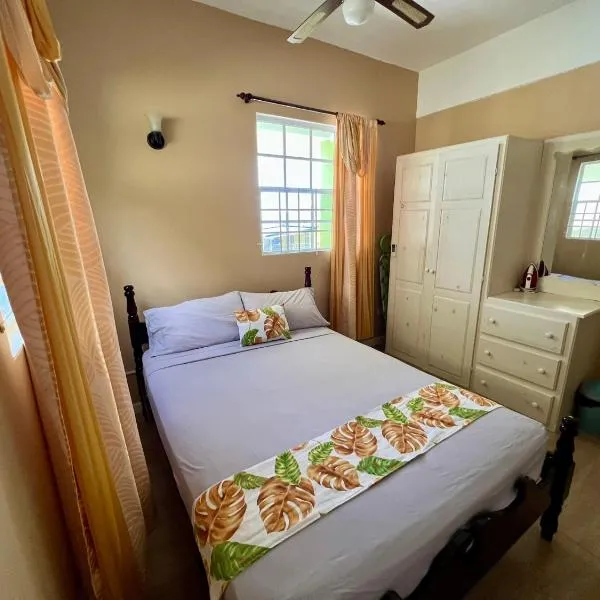 Lovely and cozy 2 bedroom apt with oceanic view,位于Roger的酒店
