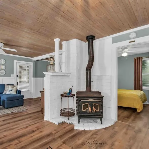 Beachglass Cottage - Family Friendly Kids and Pets，位于Grand Beach的酒店