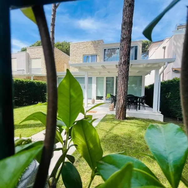 Villa Dëbora, Lura 3 Gjiri i Lalëzit，位于Lalzit Bay的酒店