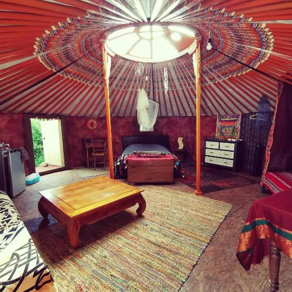 Yourte Namaste Homestay，位于Saint-Pargoire的酒店