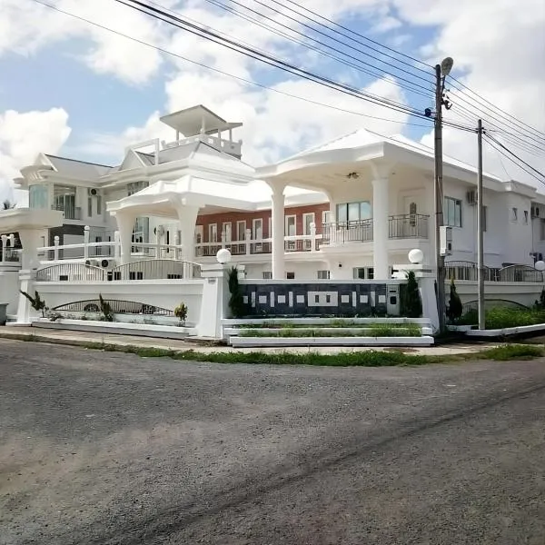 Magnificent White House Semporna by The Minimalist，位于仙本那的酒店