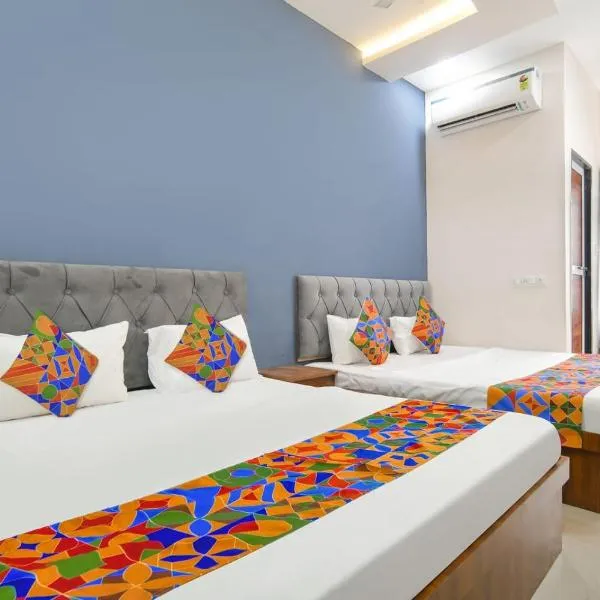 Hotel Tirupati Ujjain !! Near Mahakal Mandir, Railway Station & Bus stand ! Best Location ! Top Rated Property，位于乌贾因的酒店