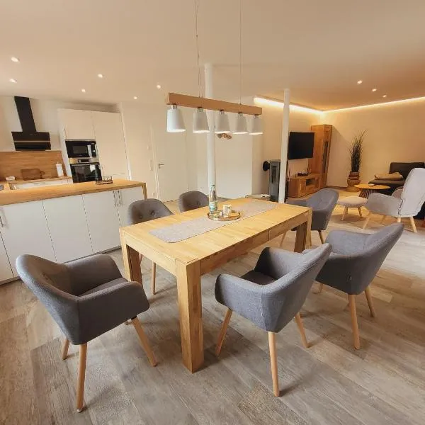 Stilvolle Fewo Vogelnest, barrierefrei, Smart-TV, Parkplatz，位于Flöha的酒店