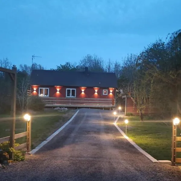 Peaceful space in the midst of forest，位于Näsum的酒店