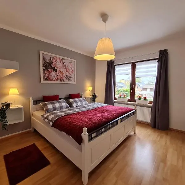 Anjas Ferienwohnung in Syke-am Bahnhof, zentral aber ruhig, 2 Zimmer, Terrasse, Parkplatz, Bremen nur 25 km，位于锡克的酒店