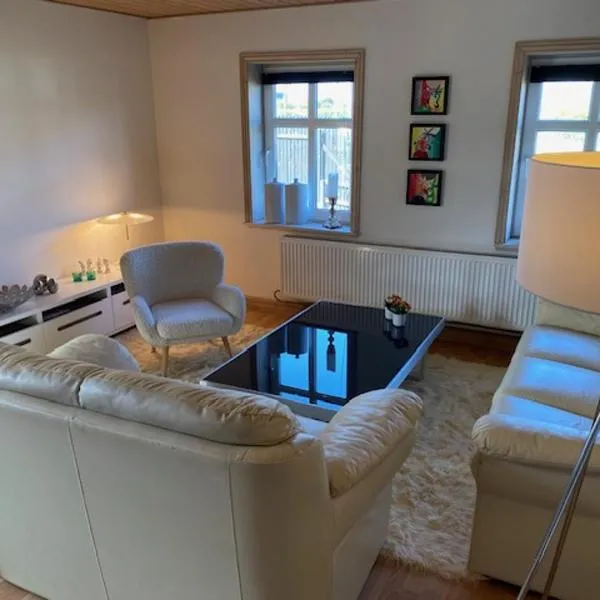 Dejlig gårdhave 5 soveværelser，位于哈博尔的酒店