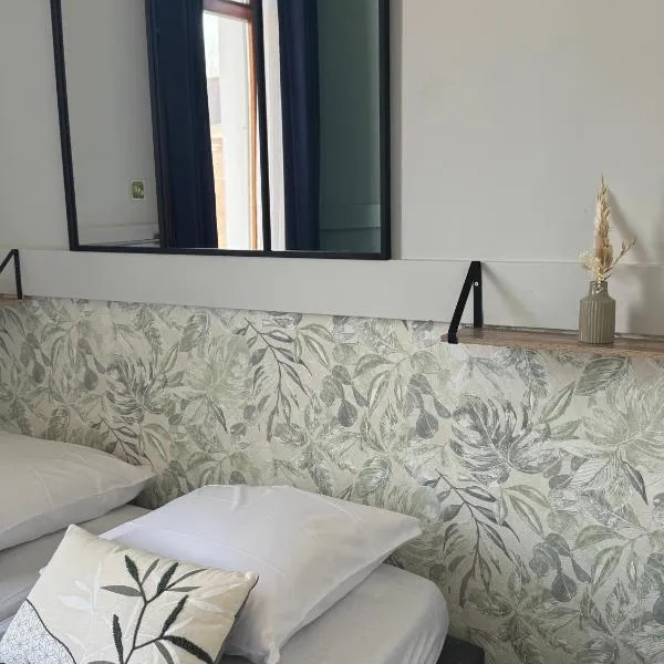 HI Tournai Hostel，位于图尔奈的酒店