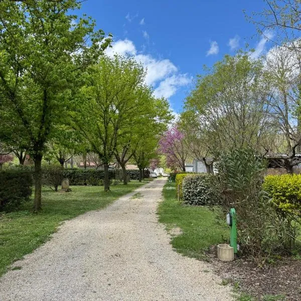 Camping Le Clocher de Neyran，位于Saint-Gervais-sur-Mare的酒店