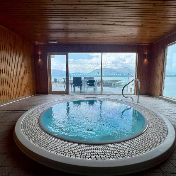 Holly Tree Hotel, Swimming Pool & Hot Tub，位于格伦科的酒店