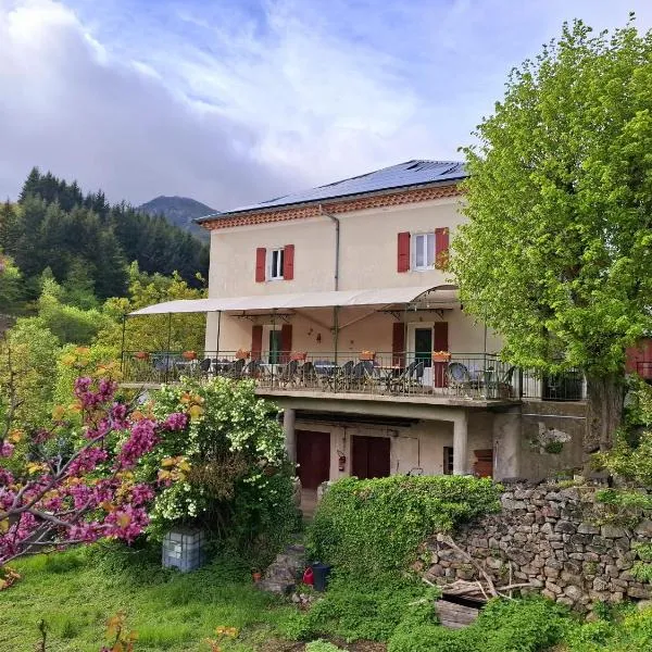 Auberge Arthéa，位于Laviolle的酒店
