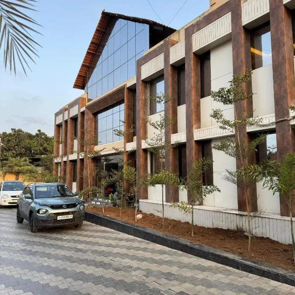 Hotel Prince Garden Daman，位于达曼的酒店