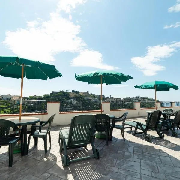 Suites in the Amalfi Coast - GuestHouse with Terrace near Amalfi - Breathtaking View of Ravello，位于斯卡拉的酒店