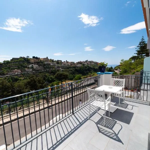 Suites in the Amalfi Coast - GuestHouse with Terrace near Amalfi - Breathtaking View of Ravello，位于斯卡拉的酒店