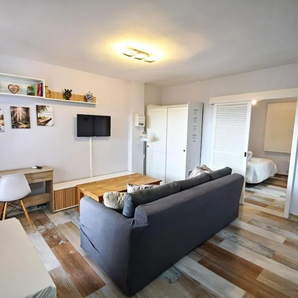 Serene Lakeview Retreat，位于圣马丁德巴尔代格莱西亚斯的酒店