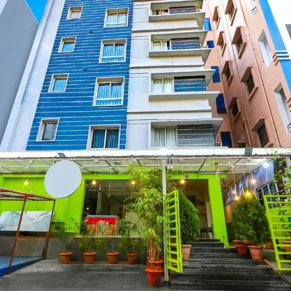 Hotel Blue Dawn - Near DLF Cyber City, Gachibowli，位于Gachibowli的酒店
