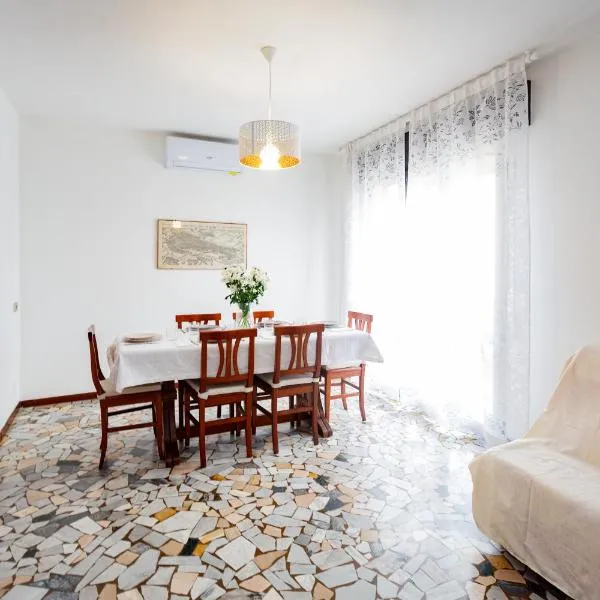 Liviana Apartment Venice- Spacious,Free Parking,Easy Access to Venice，位于马格拉的酒店