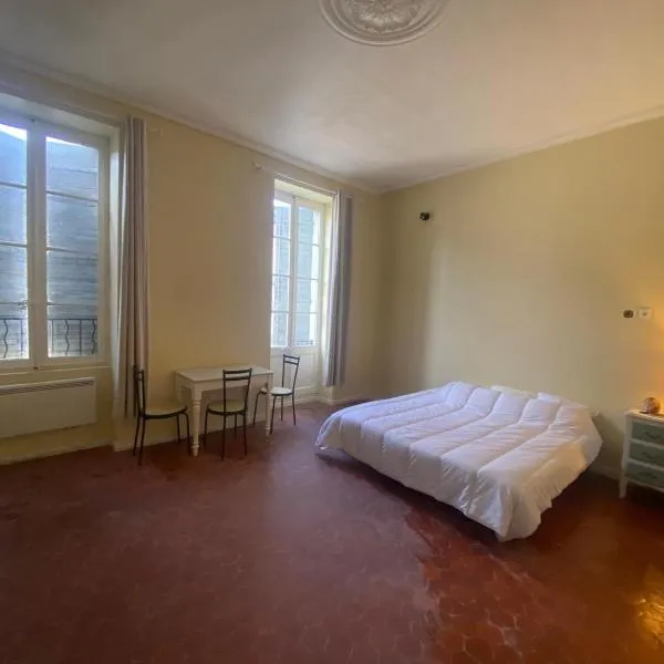 Grand Studio Roquemaure，位于罗克莫尔的酒店