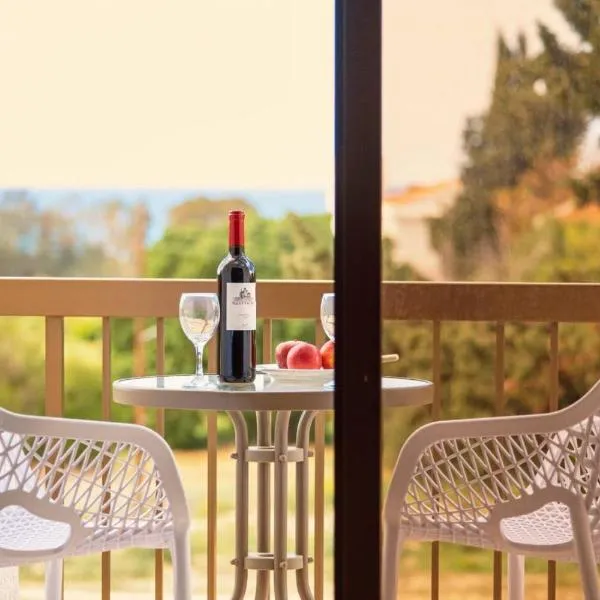 Follow The Sun Hotel Apartments，位于波利斯的酒店