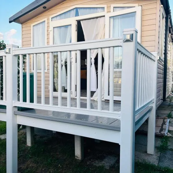 Haven Holiday Park, Kent Coast，位于Allhallows的酒店