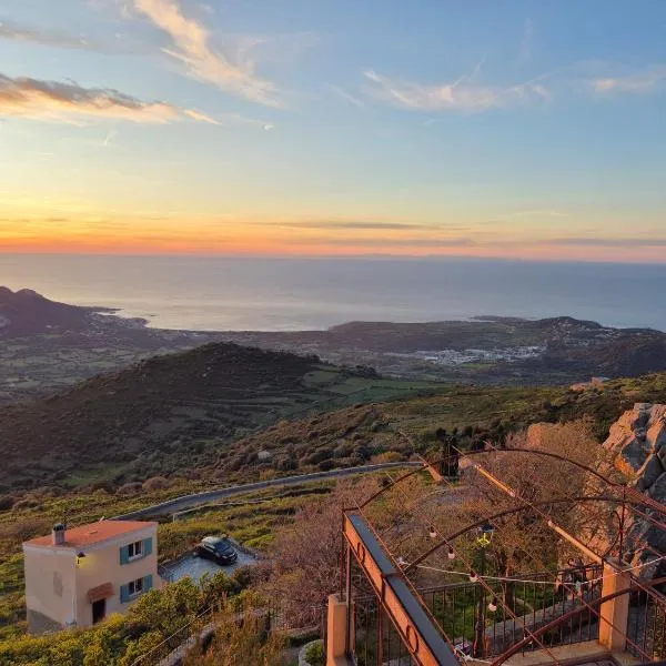 Superbe Maison de village authentique vue mer，位于SantʼAntonino的酒店