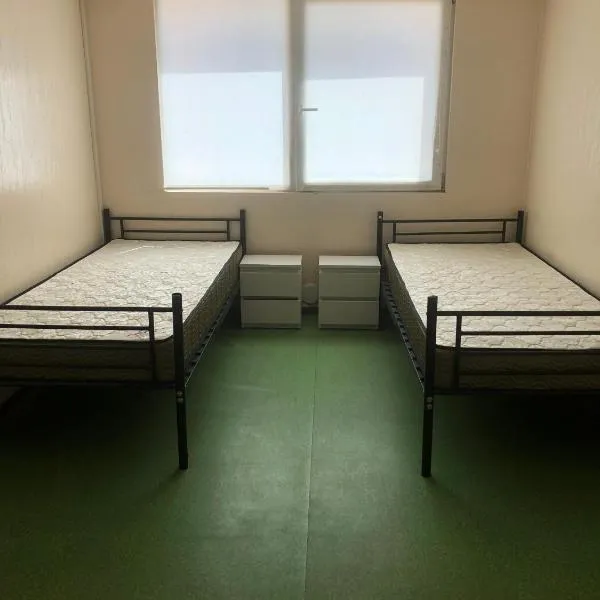 HOSTEL PARK-Dobraszczecińska，位于Dobra的酒店