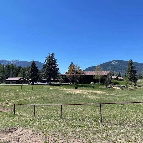 Glacier Homestead，位于Coram的酒店