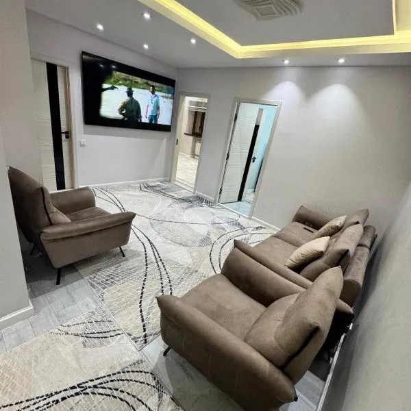 Vista Dushanbe urban Comfort 3 Bedrooms and Lounge Space，位于杜尚别的酒店