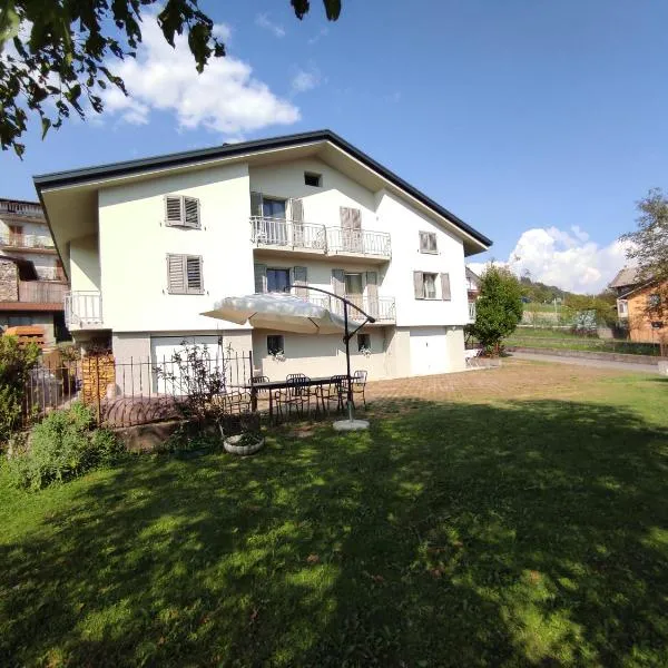 Attic House Mountain Lake Iseo Hospitality,位于波斯科的酒店