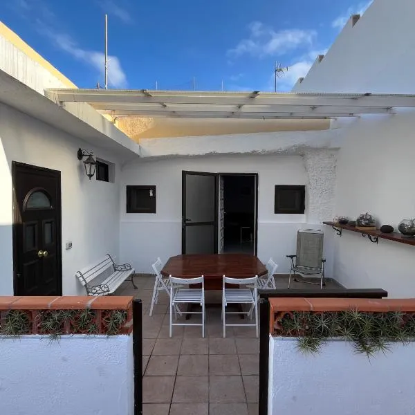 Whispering Tides Villa，位于坎德拉里亚的酒店