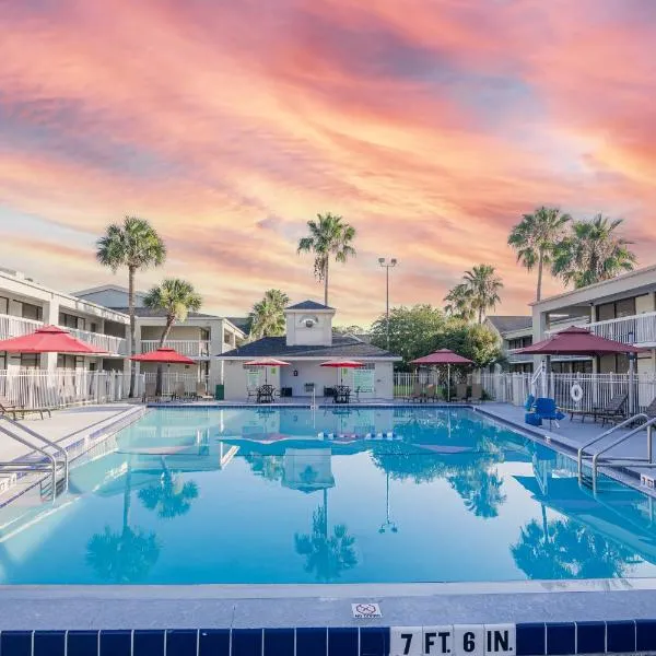 Disney 12 minutes for family, Pool and parking FREE，位于基西米的酒店