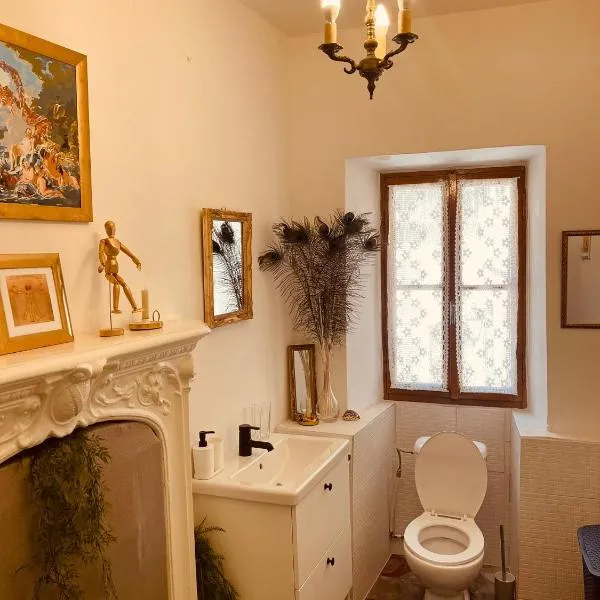 Guest House Casa Rossa - Lake Maggiore，位于莱萨的酒店